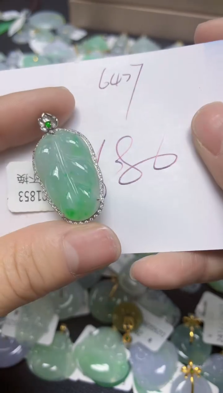 【闪购商品】翡翠18K金镶嵌挂件天然翡翠A货