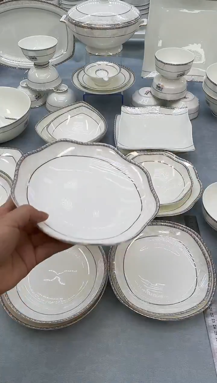 骨瓷玲珑8花2个    