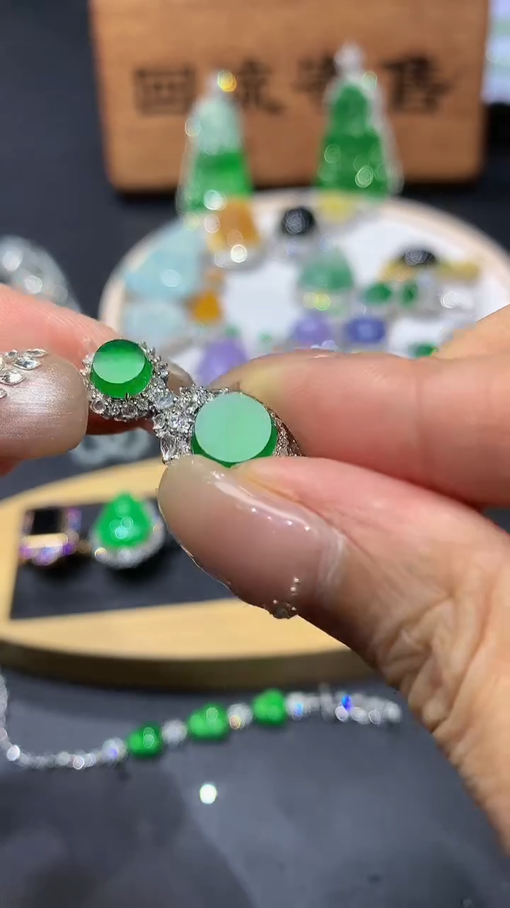 【闪购商品】翡翠颈饰18K金镶嵌团购