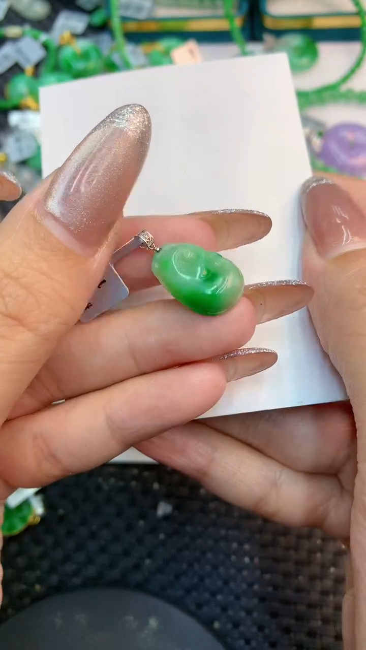 颈饰18K金镶嵌翡翠1