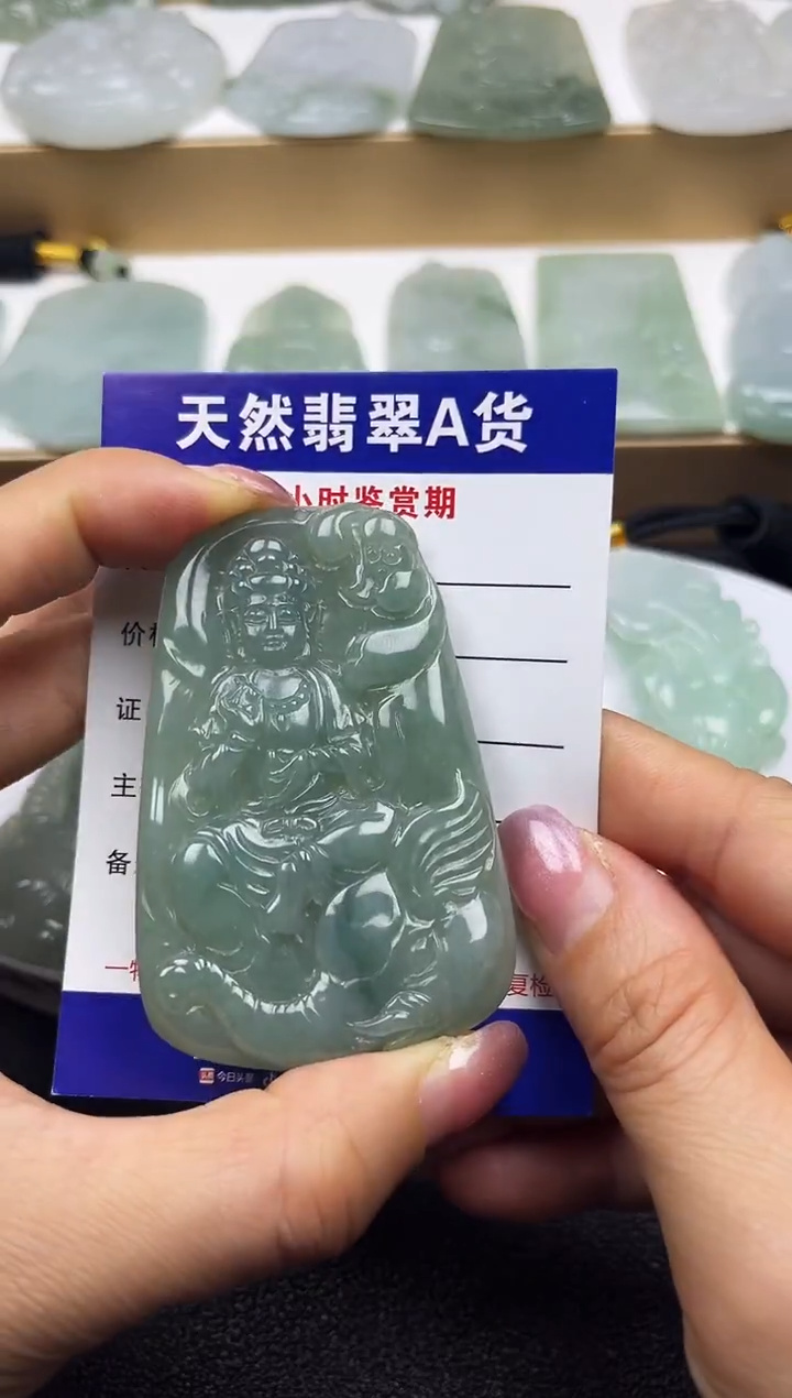 颈饰未镶嵌翡翠  