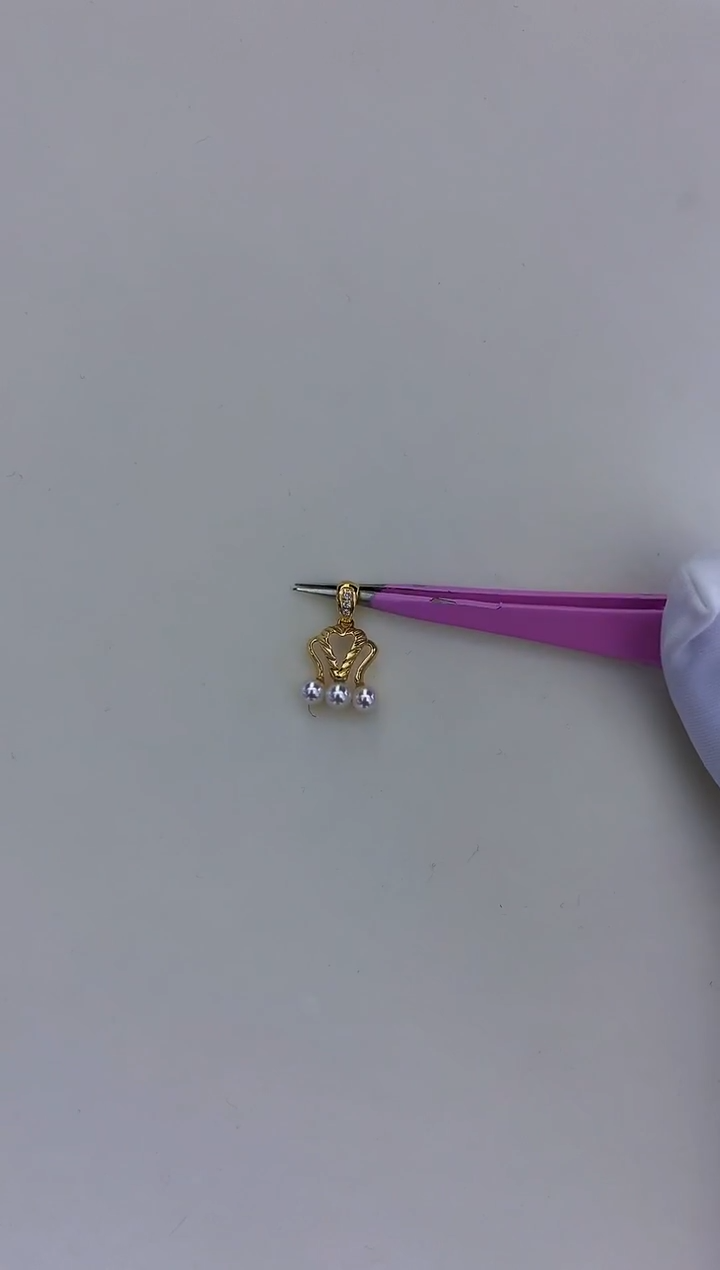 18K金镶嵌饰品海水珍珠皇冠吊坠K黄