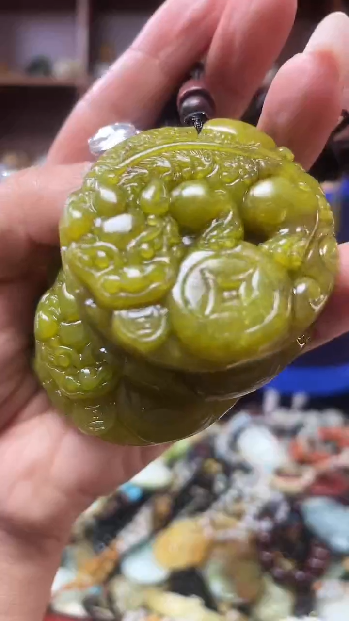 未镶嵌蛇纹石玉吊坠多样性发货发其中一件