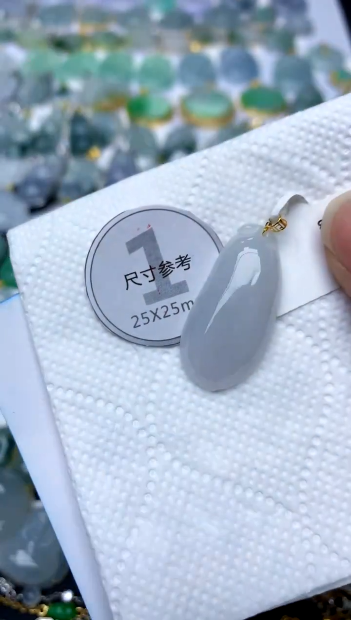 颈饰18K金镶嵌翡翠天然A货翡翠