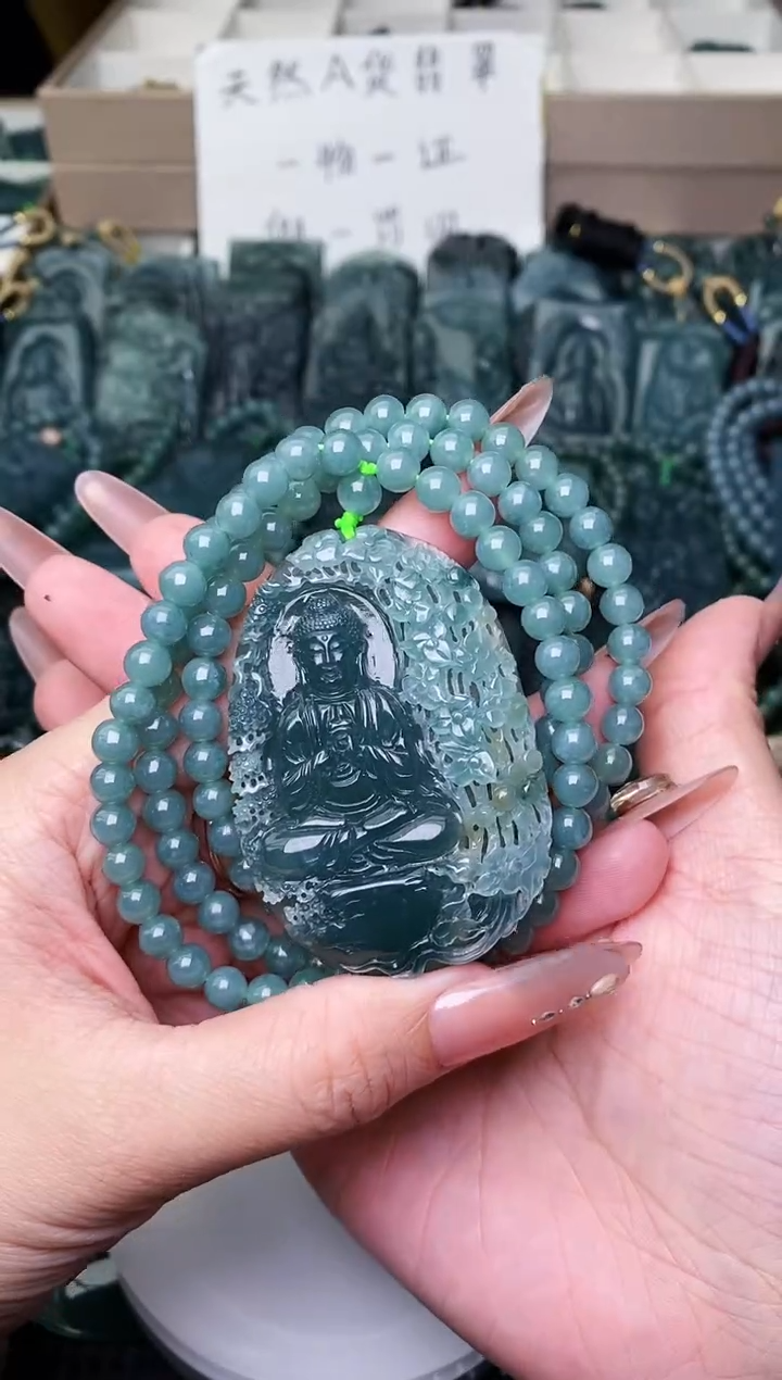 颈饰未镶嵌翡翠 