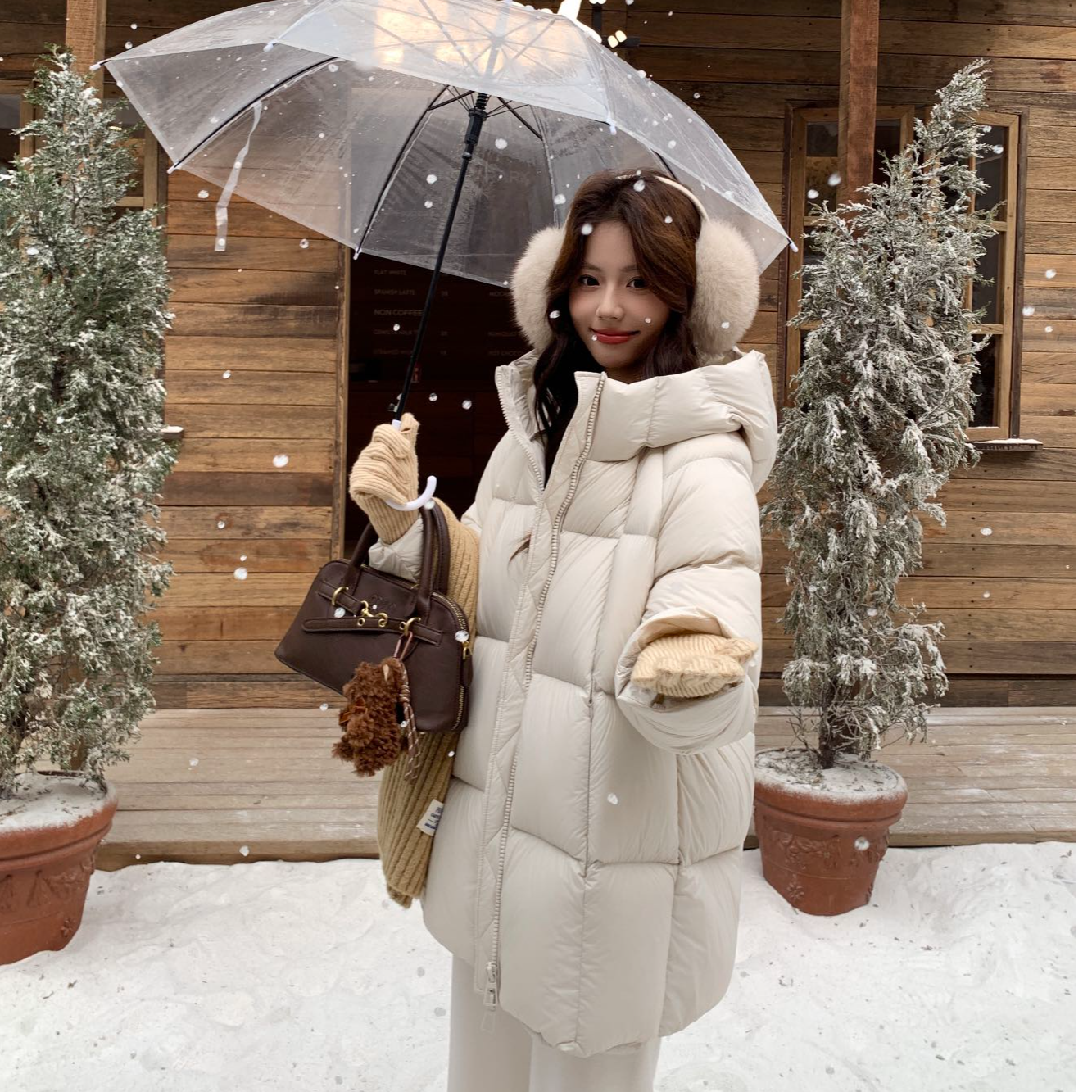 25年新品首发云朵欧泡冬季加绒加厚抗风保暖羽绒服外套YYM106DD2