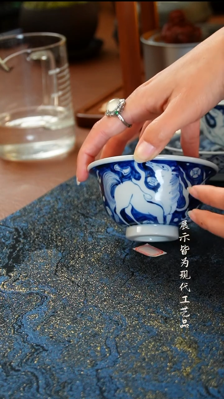 景德镇元青花天马压手