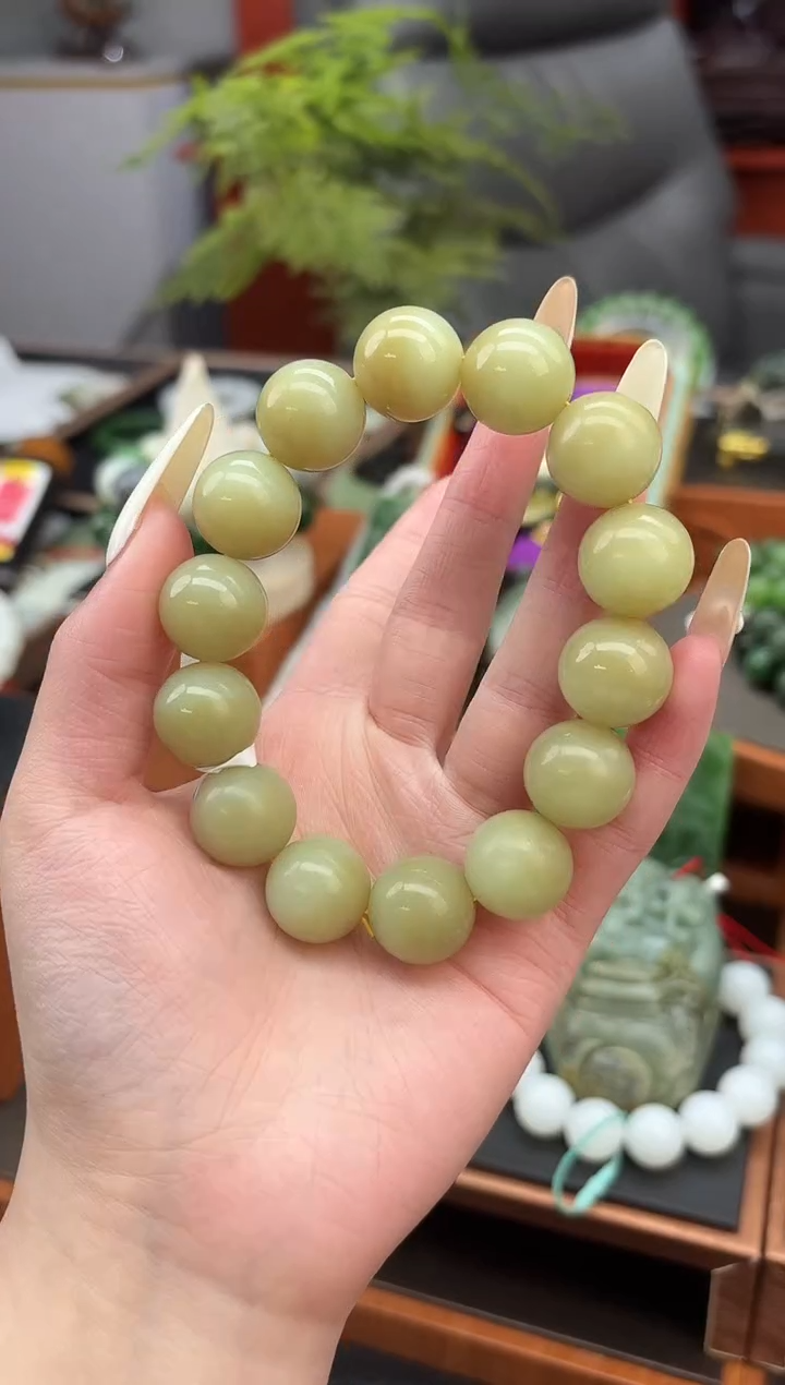 未镶嵌手串和田玉董小姐推荐 多样性发货 拍一发一hk