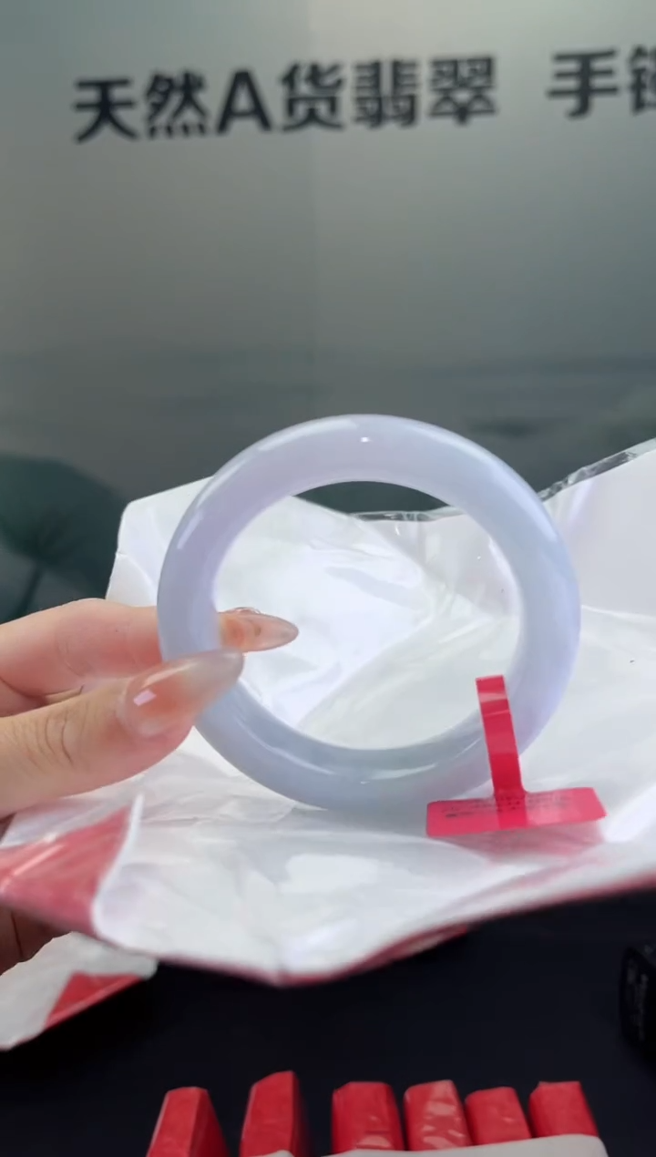 翡翠手镯未镶嵌翡翠手镯