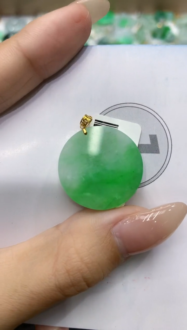 颈饰18K金镶嵌翡翠111111111111