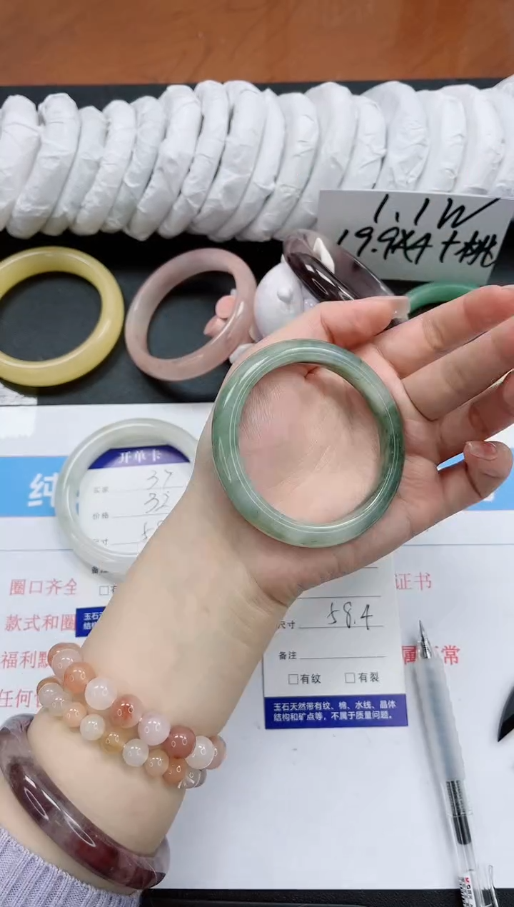 【闪购商品】石英质玉手镯未镶嵌k38-58.4