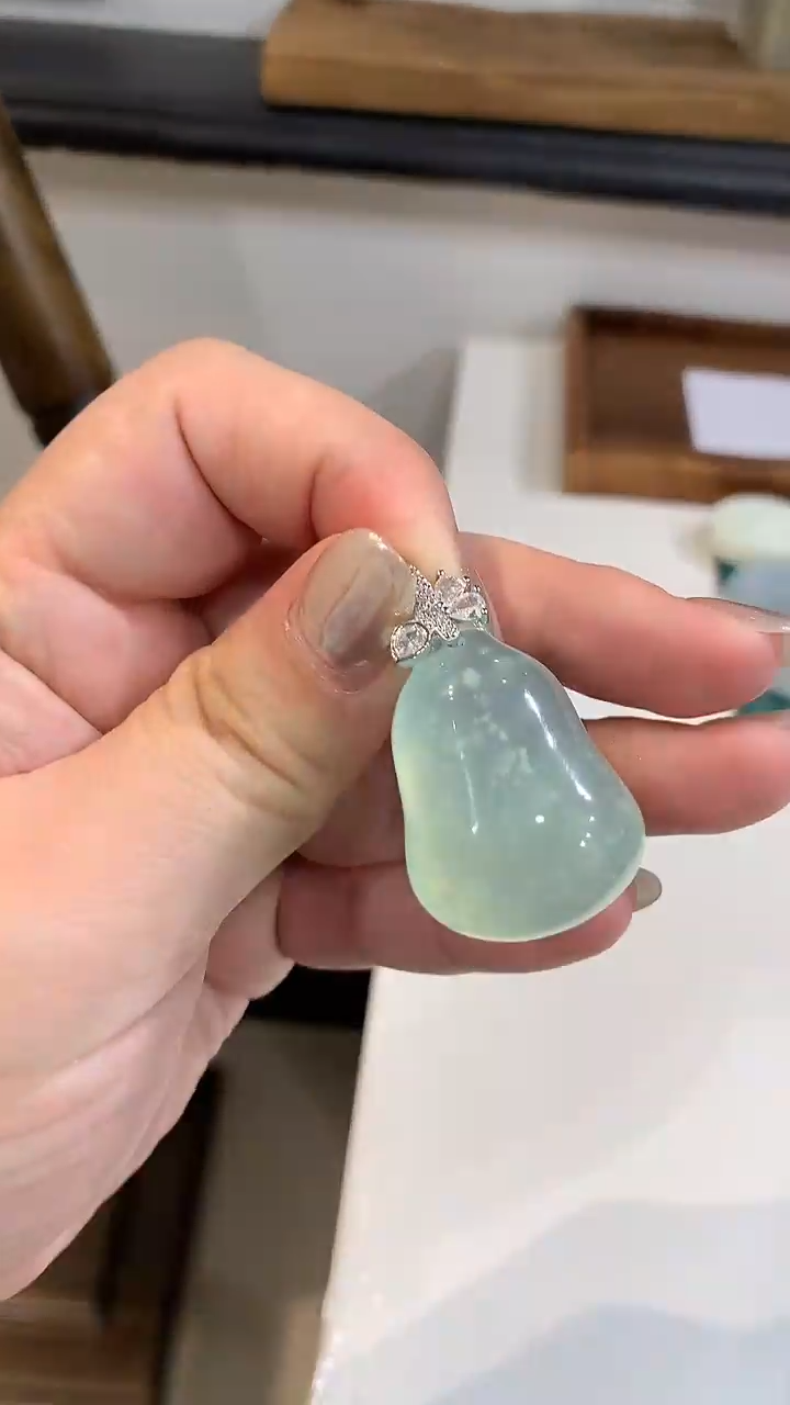 未镶嵌蛇纹石玉吊坠(不含链)福瓜