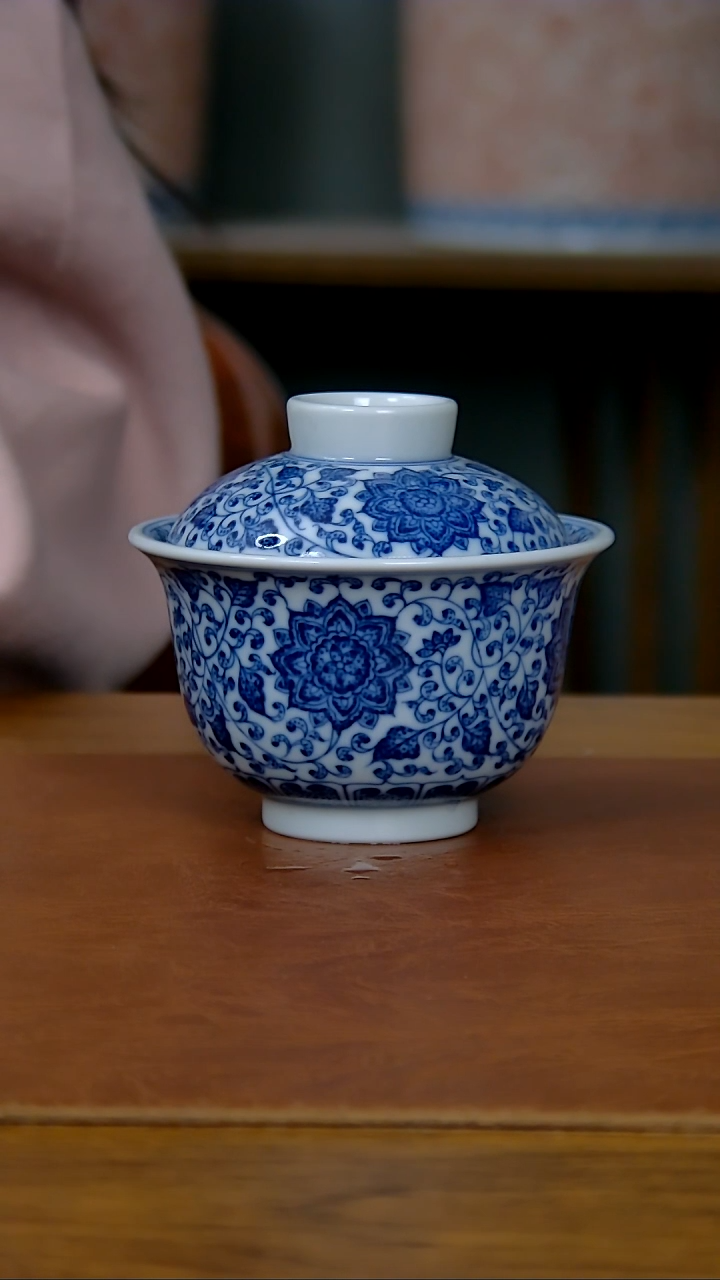 【闪购商品】陶瓷点工缠枝莲两才盖碗（120cc）（柴窑）