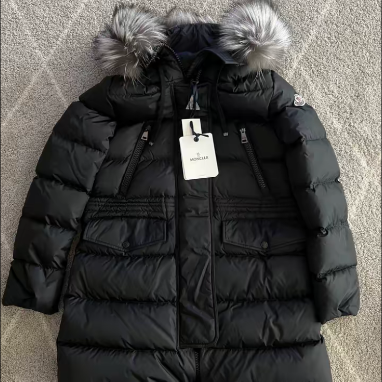 99新 MONCLER 蒙可睐 连帽毛领羽绒服 0码 11326