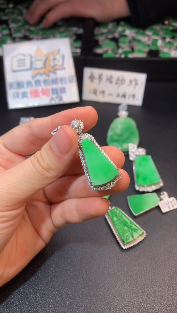 【闪购商品】翡翠颈饰银S925镶嵌翡翠1