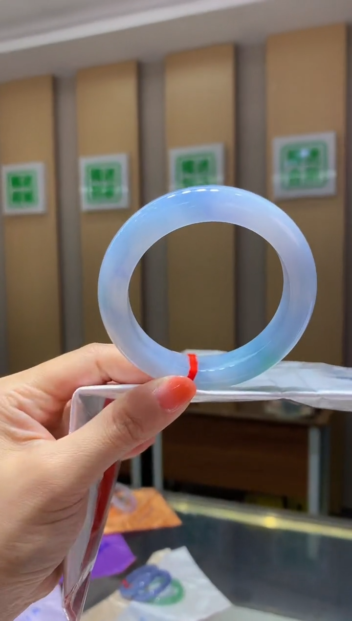 翡翠手镯未镶嵌-Q143 圈口56.4