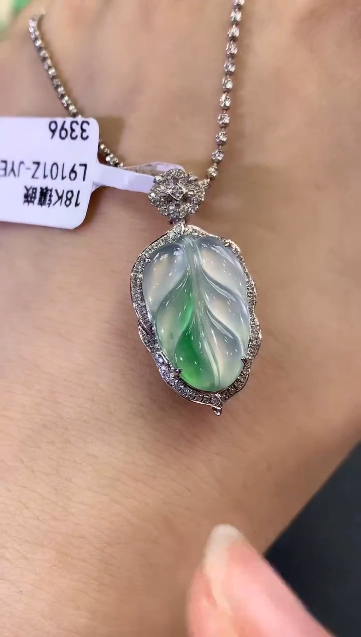 【闪购商品】翡翠吊坠(不含链)18K金镶嵌C98        