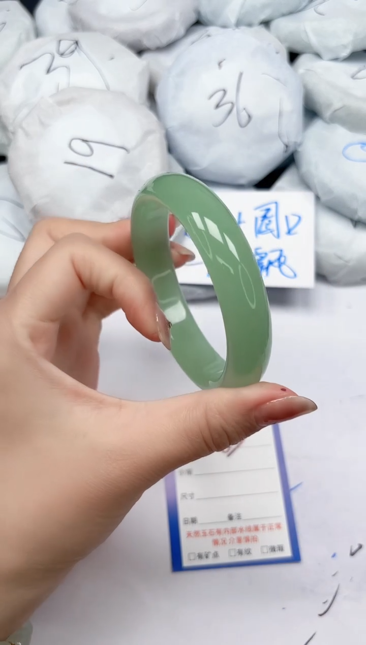 未镶嵌手镯石英质玉63/60.4