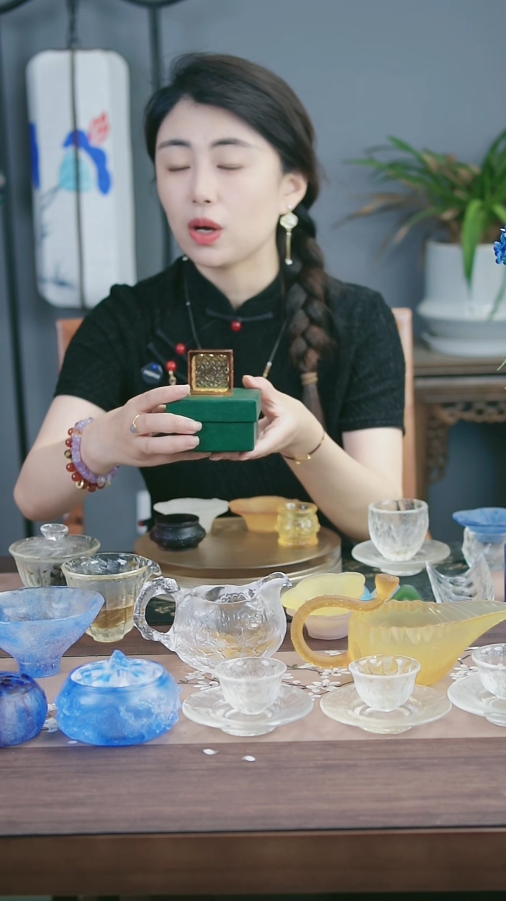 茶盏古法琉璃黄色方形镂空盖置