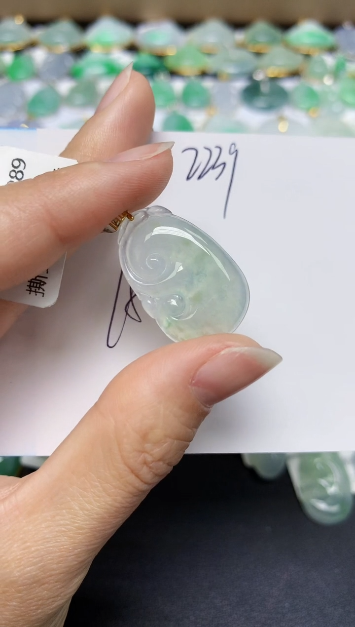 翡翠18K金镶嵌颈饰天然翡翠A货