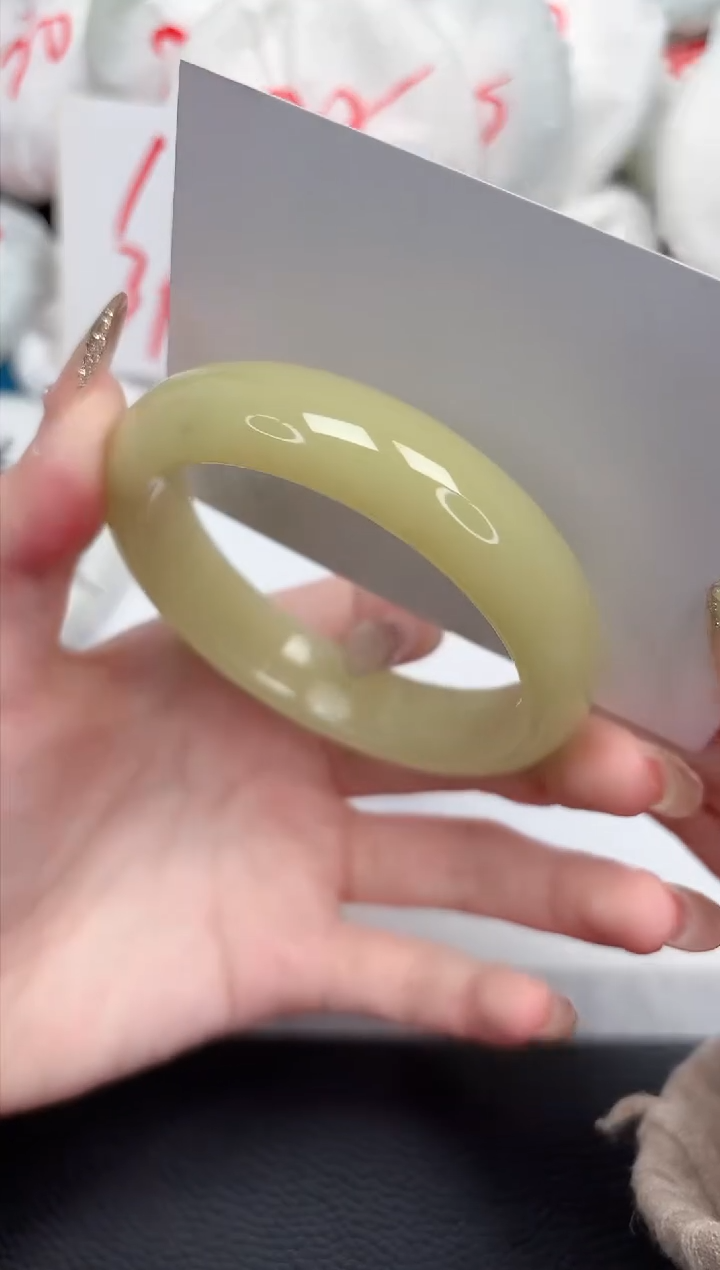 【闪购商品】石英质玉手镯未镶嵌248-58.1