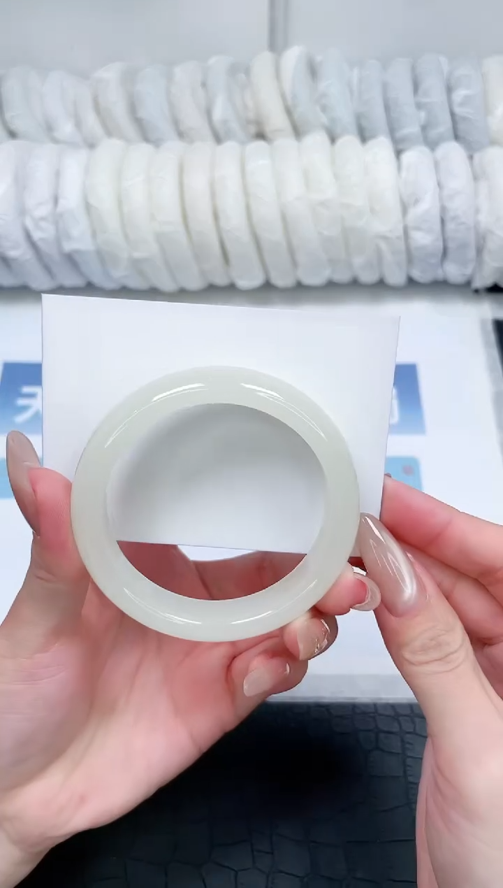 【闪购商品】石英质玉未镶嵌手镯N137-56.6