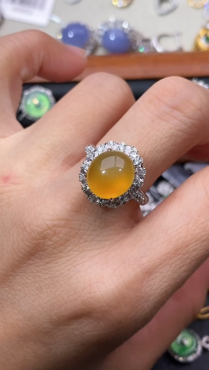 翡翠戒指18K金镶嵌戒指