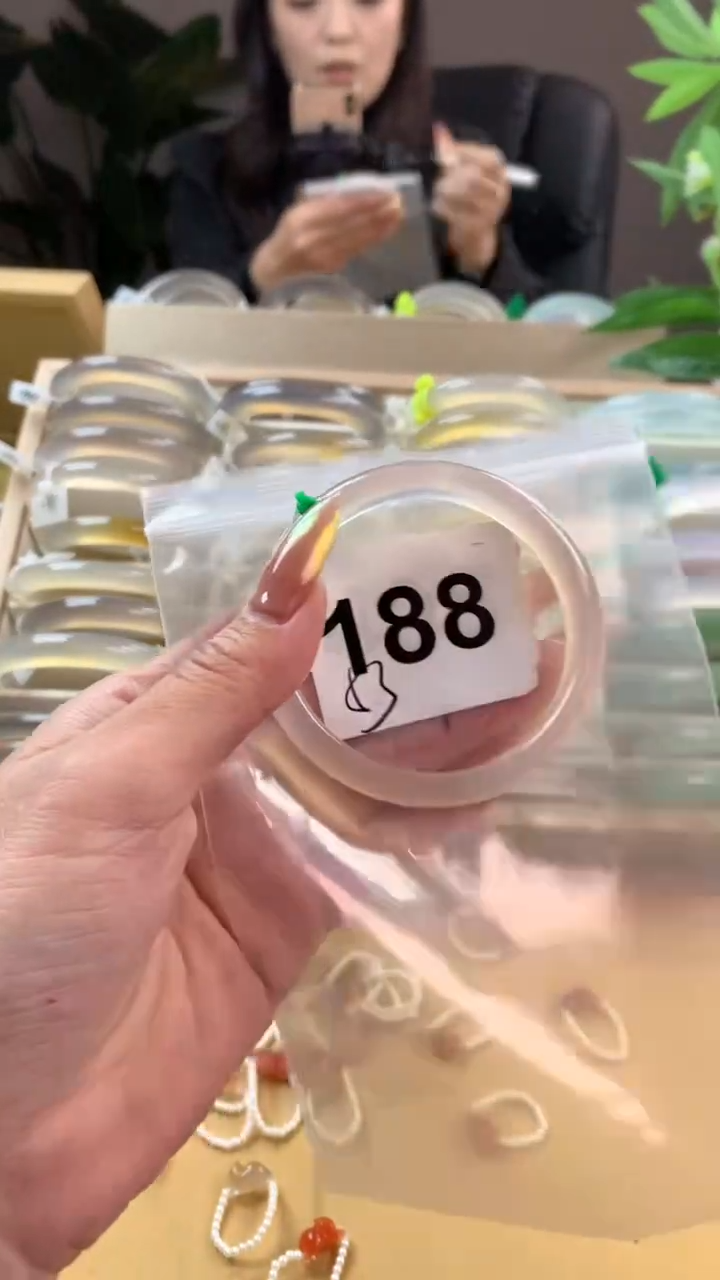 【闪购商品】玛瑙/玉髓手镯未镶嵌188