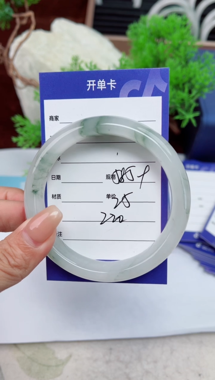 【闪购商品】石英质玉手镯未镶嵌220