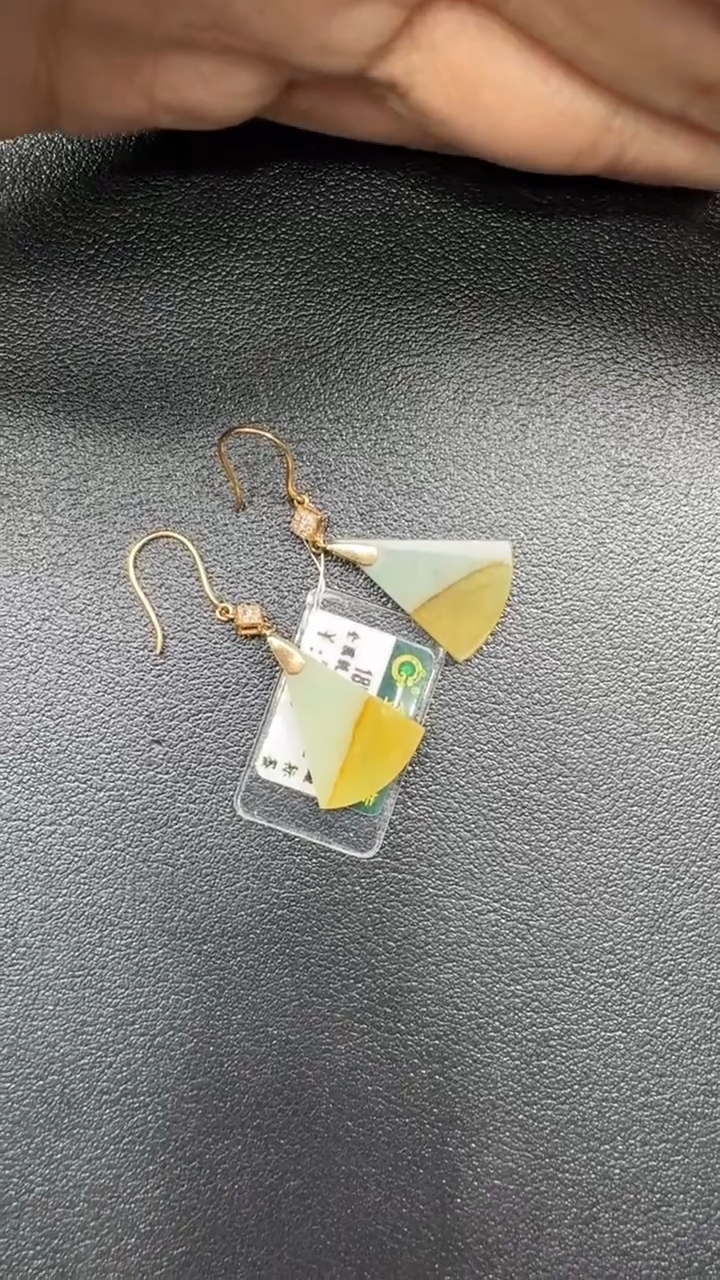 18K金镶嵌翡翠耳饰简***?耳环