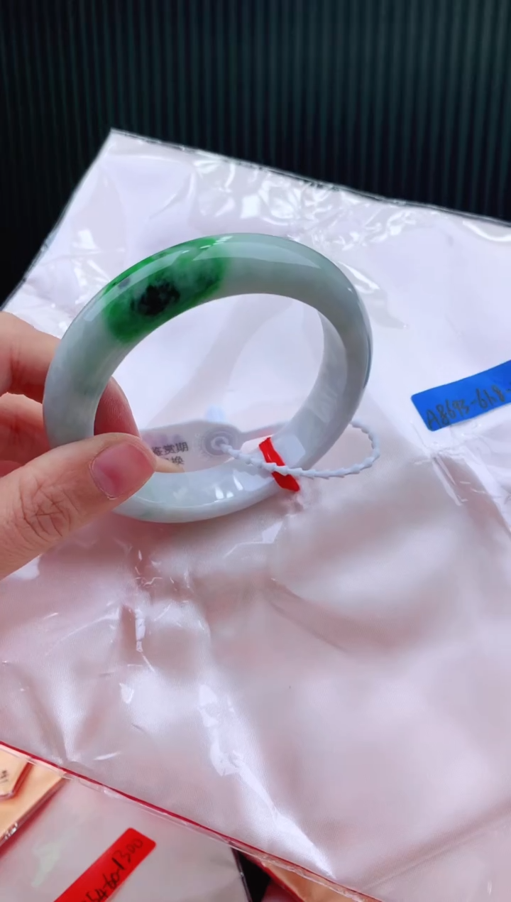 未镶嵌手镯翡翠61+