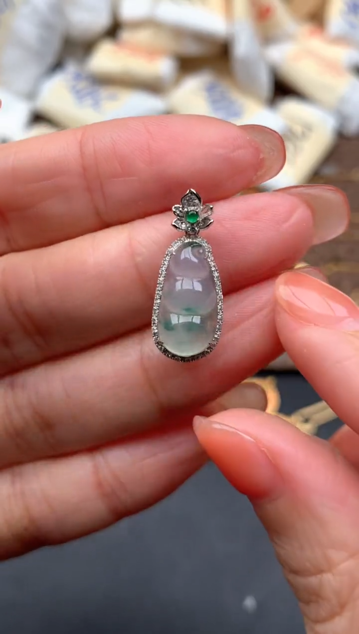 18K金镶嵌挂件翡翠1