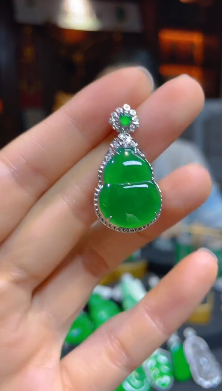 【闪购商品】翡翠颈饰18K金镶嵌119523天然A货翡翠葫芦