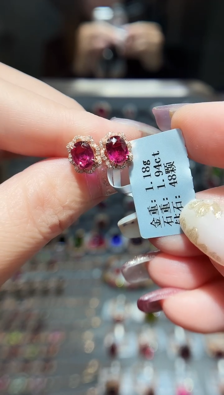 18K金镶嵌耳饰碧玺1.94配钻