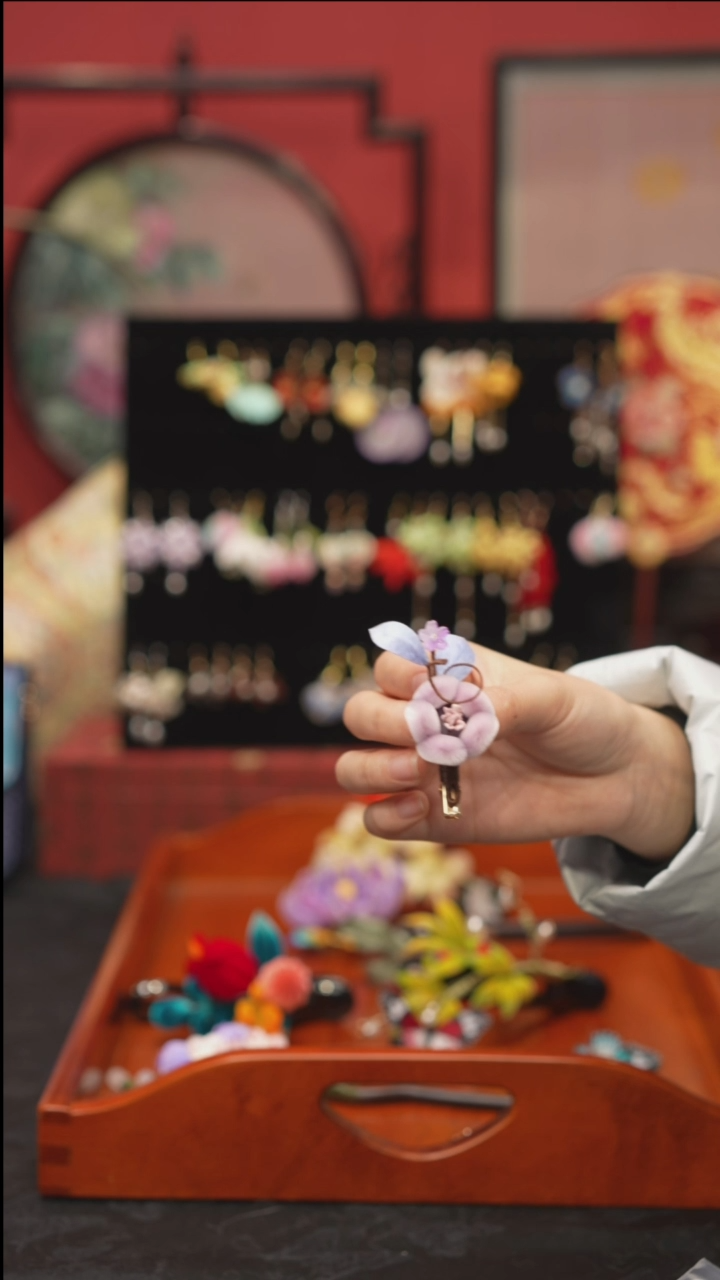 刺绣非遗手工绒花饰品