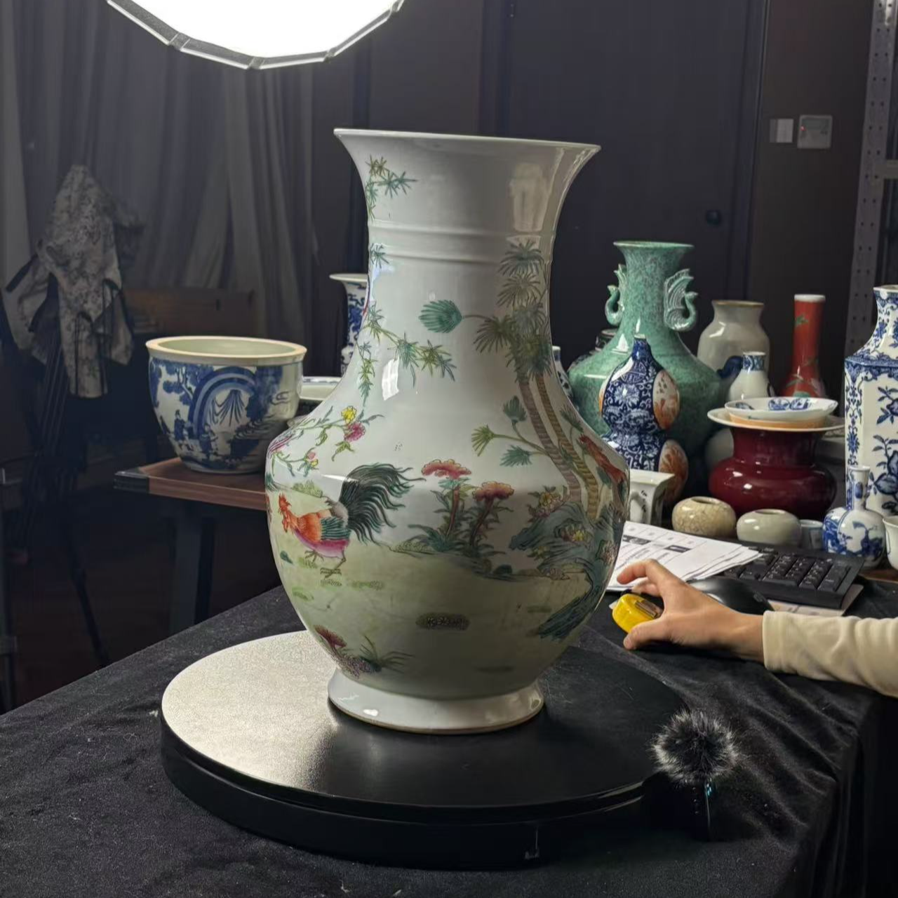 清代嘉庆 粉彩大吉大利旋颈撇口尊