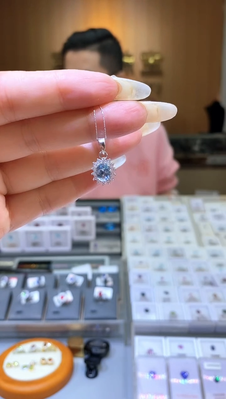 【闪购商品】海蓝宝石吊坠(赠链)银S925镶嵌天然海蓝宝吊坠
