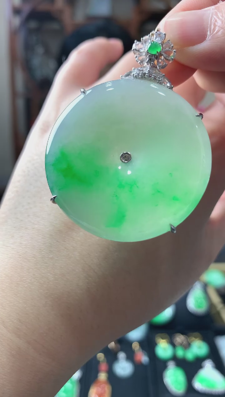 【闪购商品】翡翠吊坠(不含链)18K金镶嵌挂件