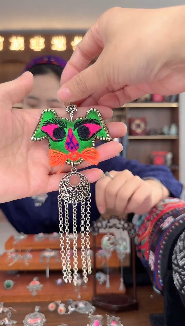 【闪购商品】织绣扶光苗绣传承77