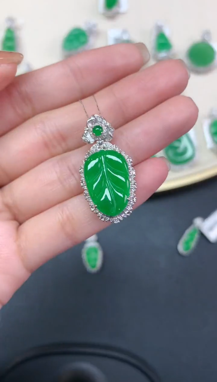 【闪购商品】翡翠吊坠(不含链)18K金镶嵌吊坠A490|15000