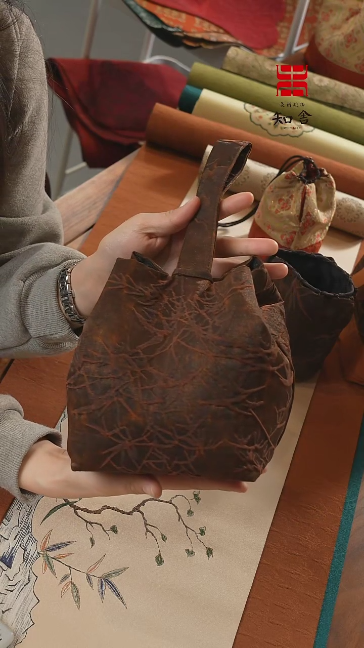【闪购商品】织绣壶袋··············