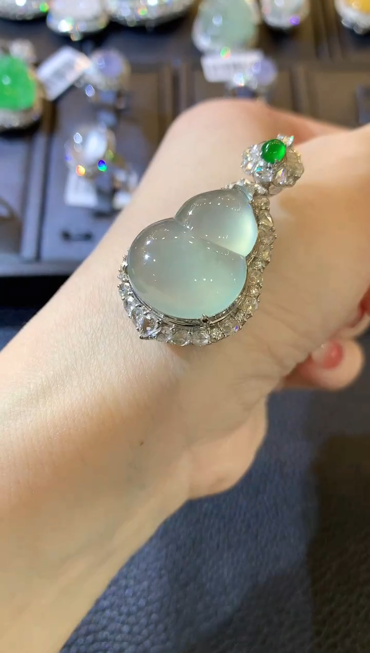 【闪购商品】翡翠吊坠(不含链)18K金镶嵌C71    