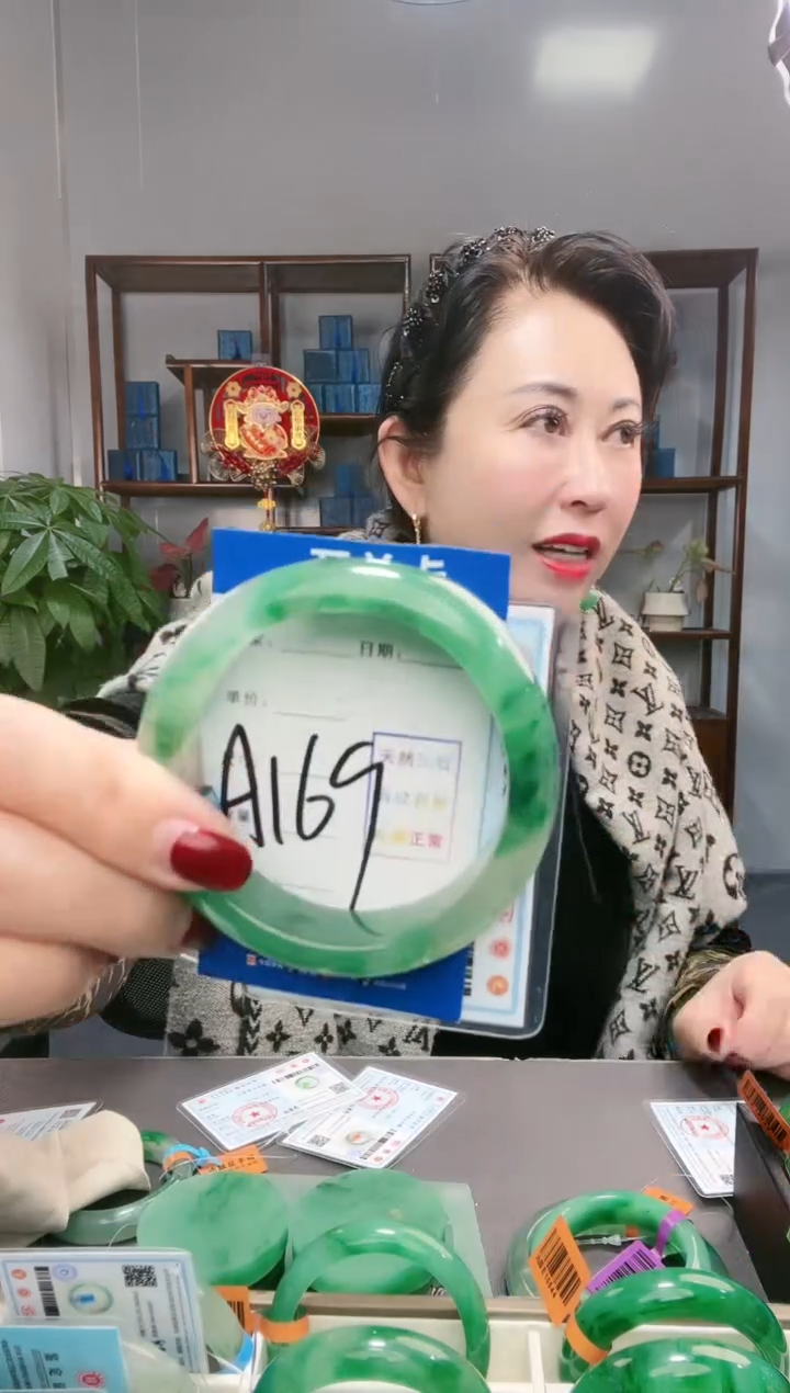 【闪购商品】石英质玉手镯未镶嵌非洲翠