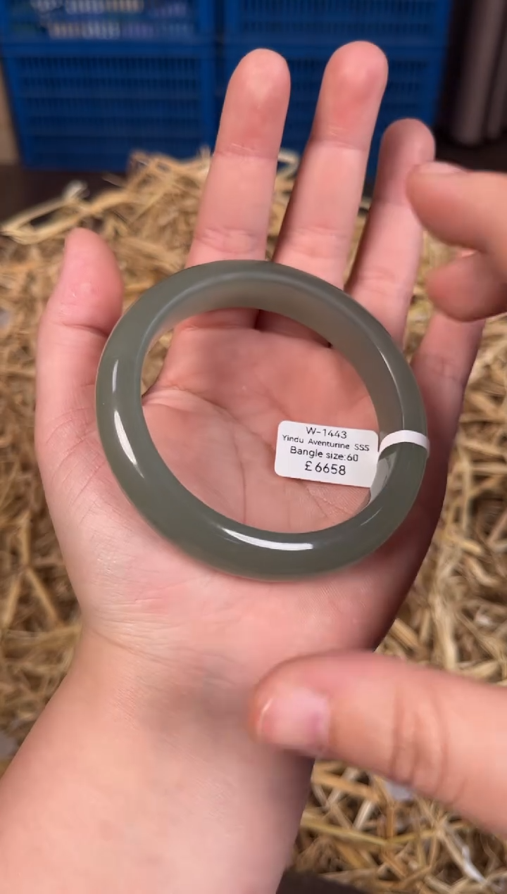 未镶嵌手镯石英质玉W1443