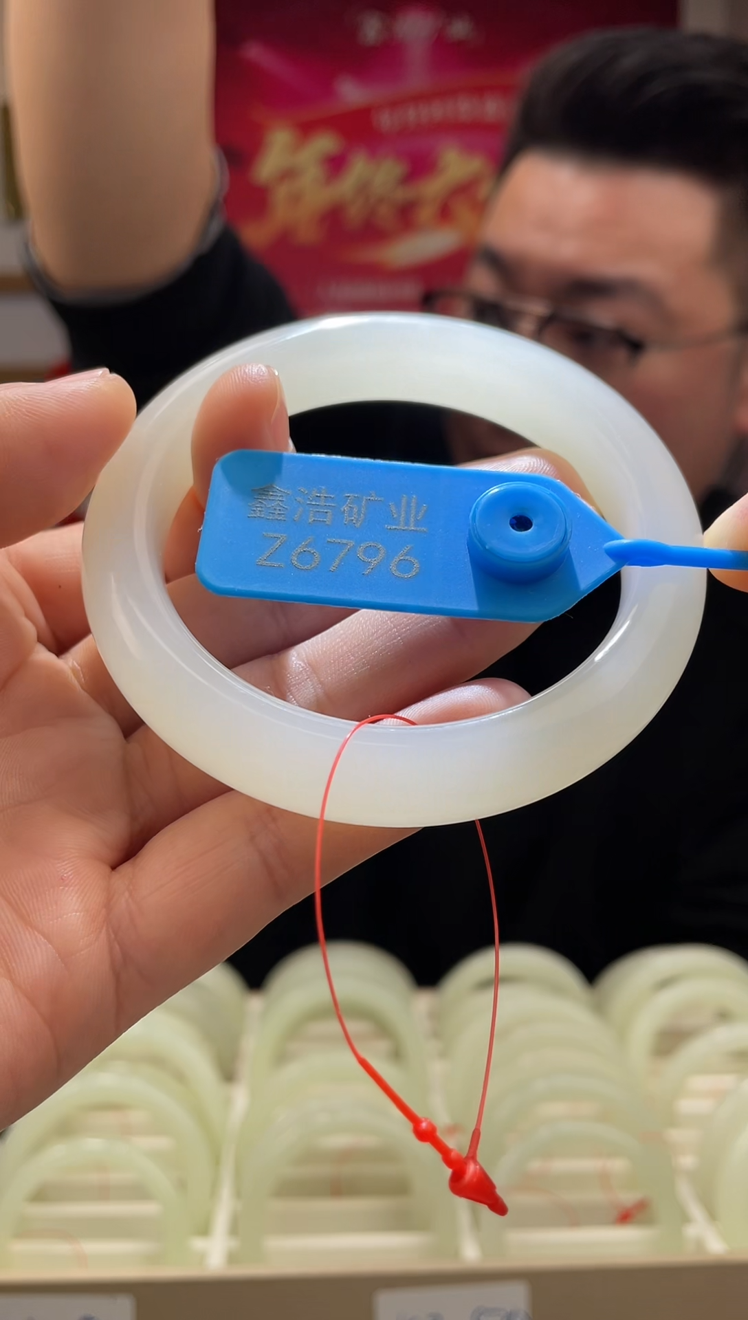 【闪购商品】和田玉手镯未镶嵌白胶猫 Z6796 圈口59