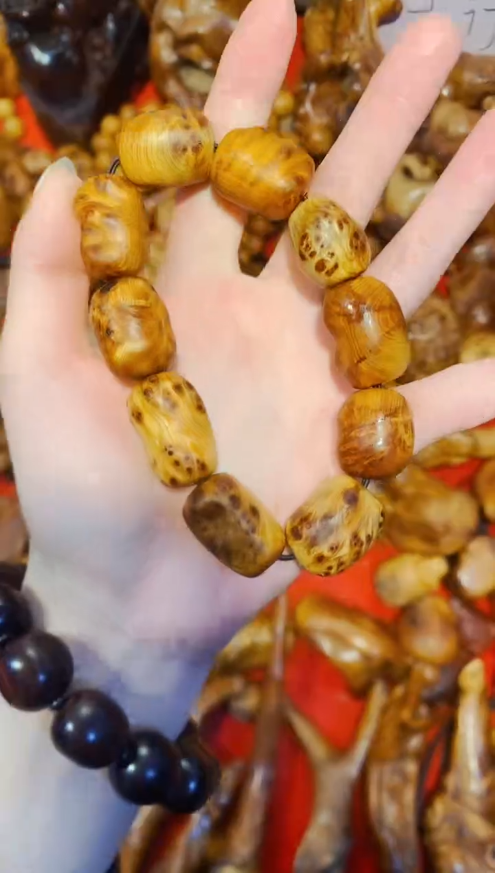 柏木（崖柏）20北太行崖柏陈化手把件手串