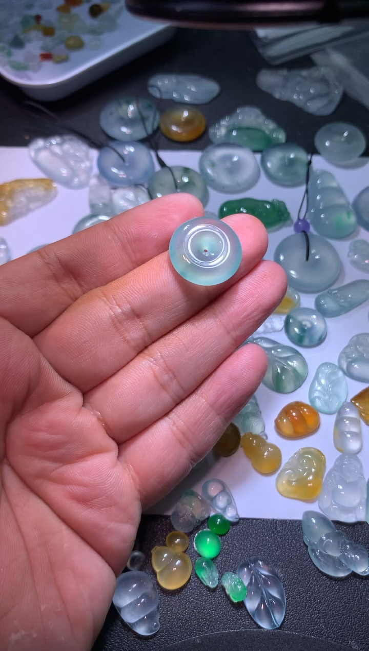 【闪购商品】翡翠颈饰未镶嵌平安扣