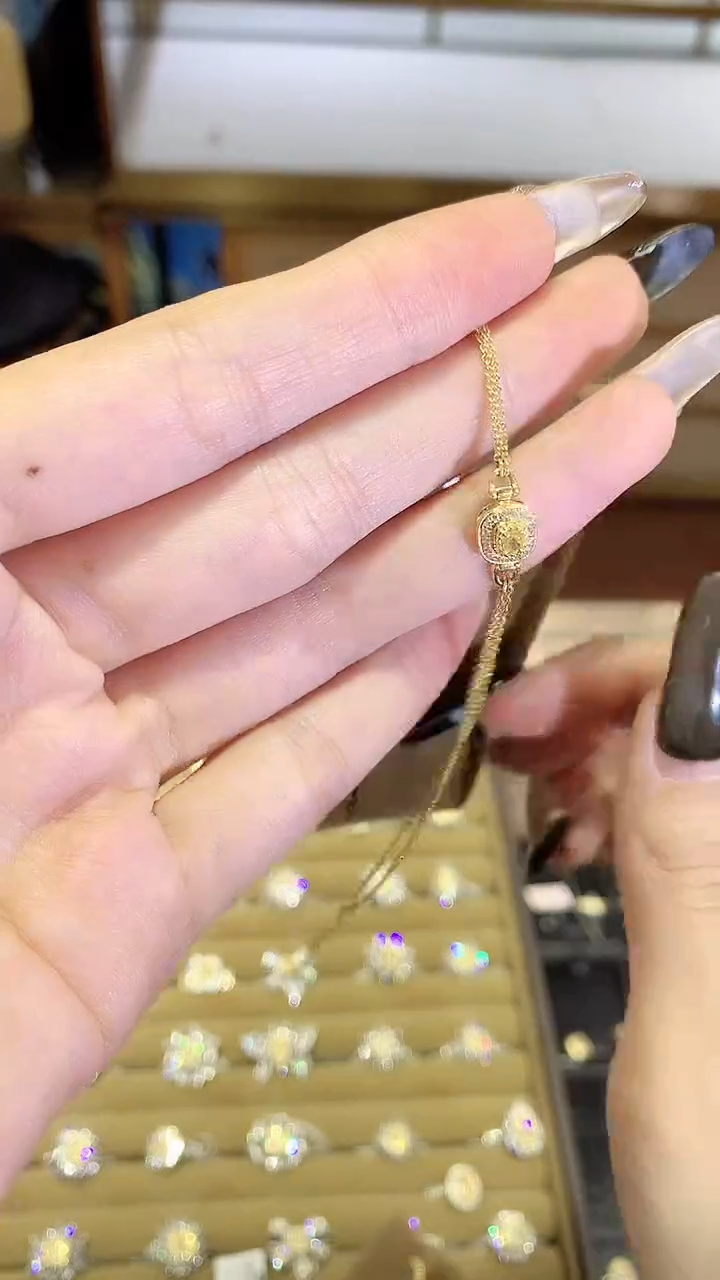 【闪购商品】钻石手链18K金镶嵌钻石手链