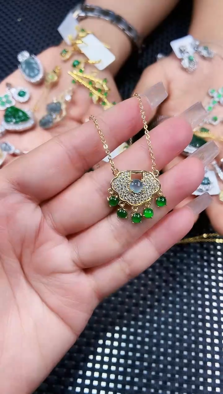 【闪购商品】翡翠颈饰未镶嵌111111111