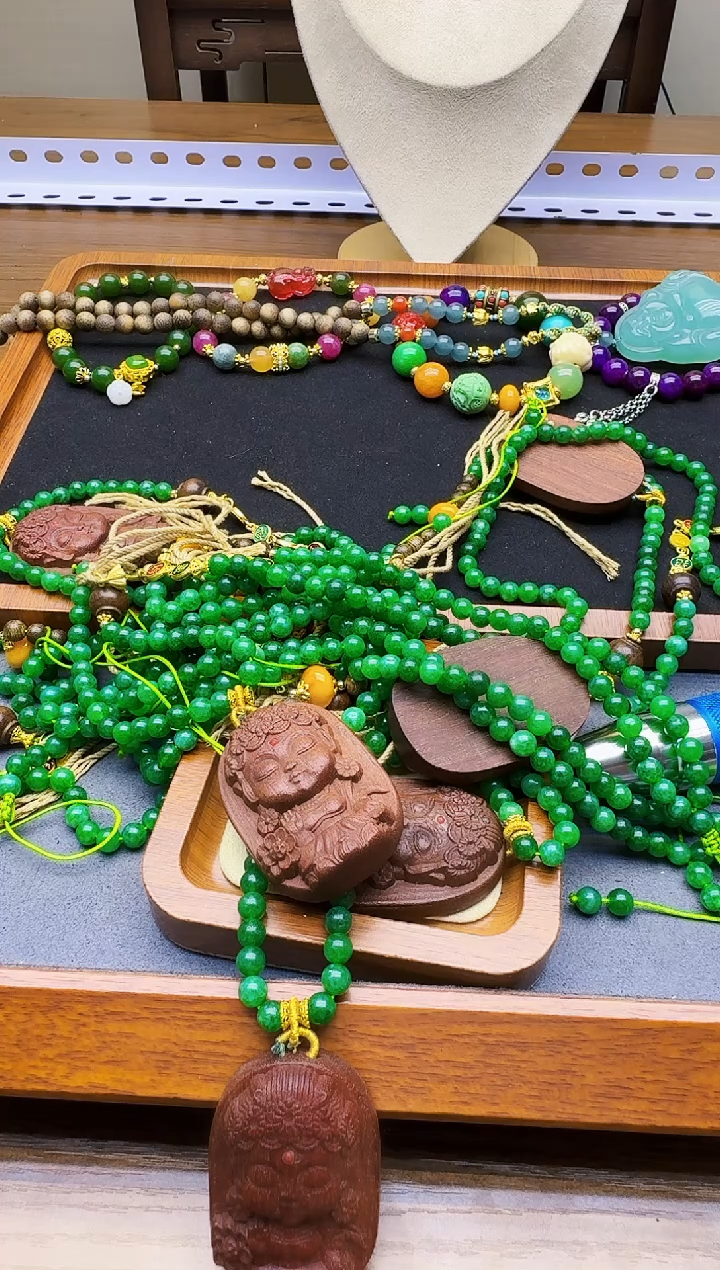 颈饰14K金镶嵌翡翠X47       